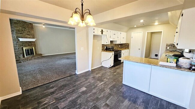 Building Photo - 10029 S Fairview Dr