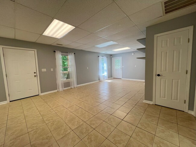 Building Photo - Knob Creek Apartment