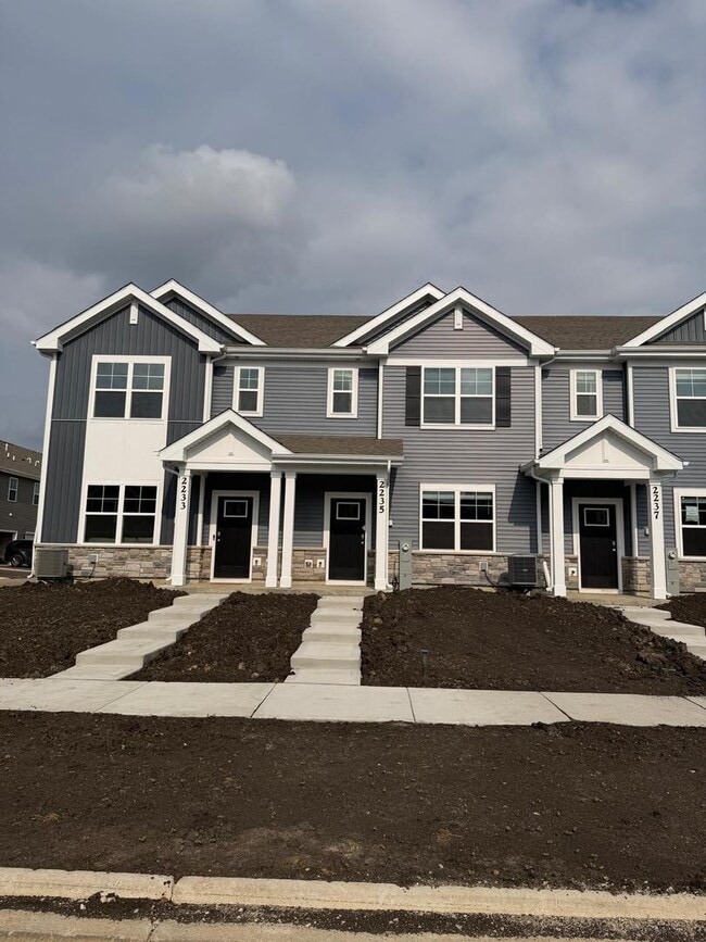 Building Photo - 2235 Barbera Dr