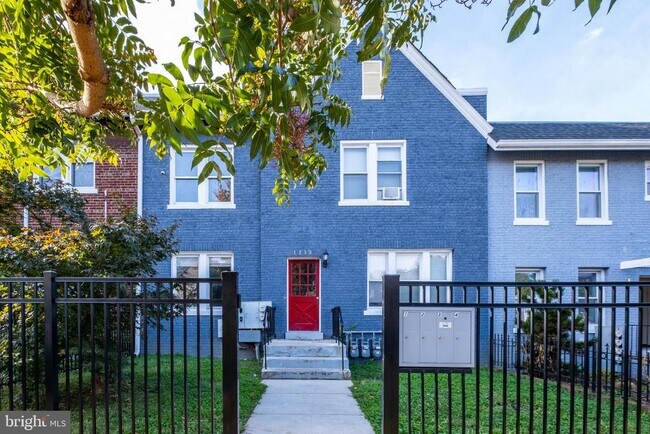 Building Photo - 1113 Penn St NE