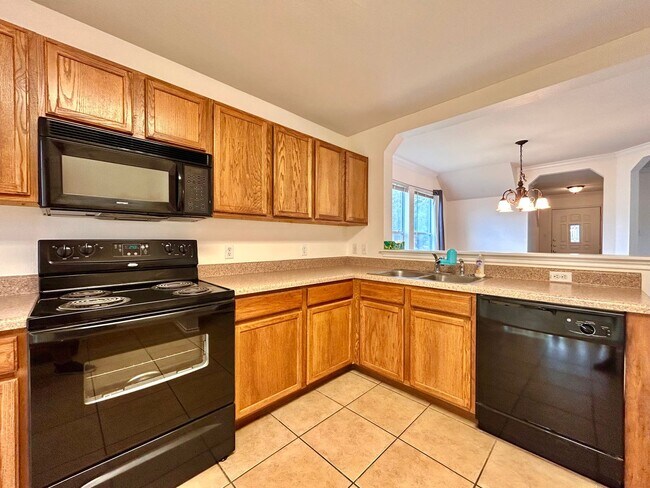 Building Photo - 102 Adamae Ln