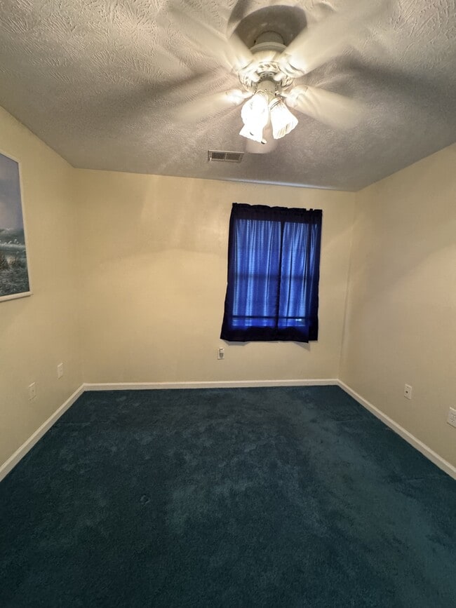 Building Photo - 556 White River Dr