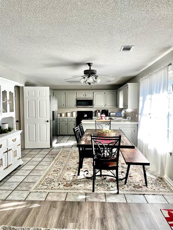 Building Photo - 2209 Cordova Terrace