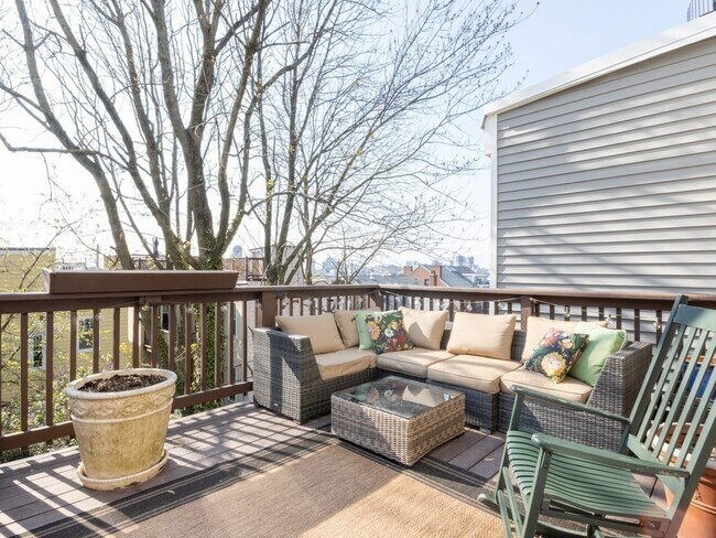 Building Photo - 45 Old Harbor St