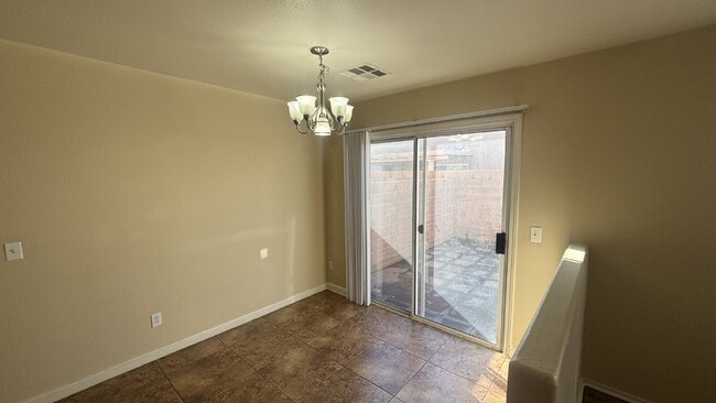 Building Photo - Move in Ready 3 bedroom 2.5 Bath Townhome