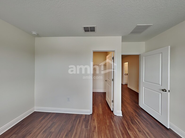 Building Photo - 14531 Cedar Ml Dr