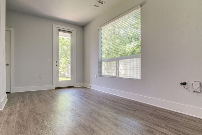 Building Photo - Super Cute South Austin 3/2.5 Condo, built...