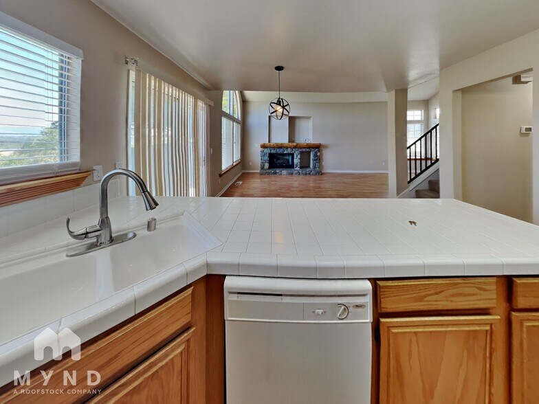 Building Photo - 1576 Reno View Dr