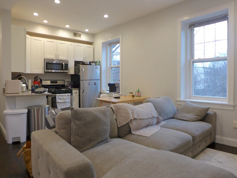 Building Photo - 17 Warwick St