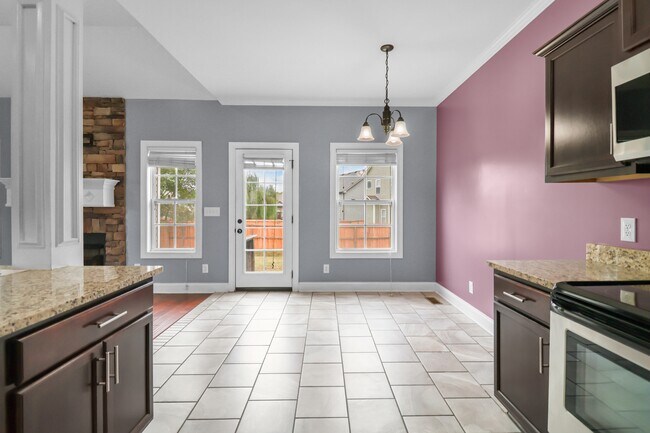 Building Photo - 3375 Cotham Ln
