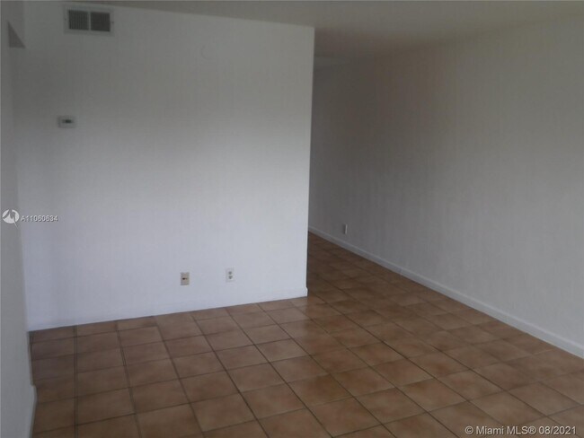 Building Photo - 1045 NE 39th Dr