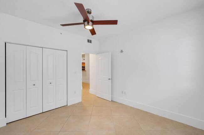 Building Photo - 250 NE 3rd Ave