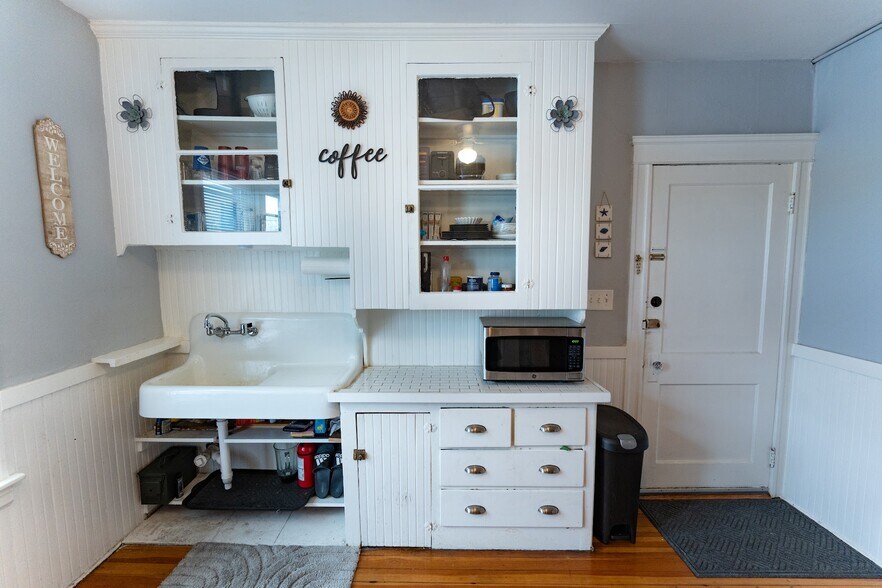 Building Photo - 412 Taunton Ave