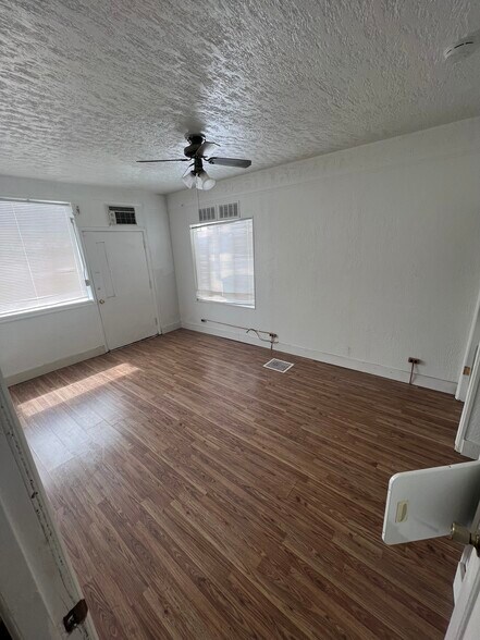Building Photo - 500 32nd St