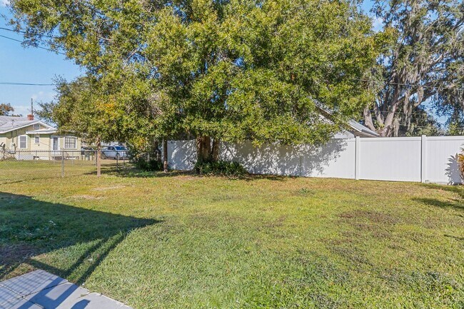 Building Photo - Charming 1/1 Home in St. Cloud Close to the Lakefront Park