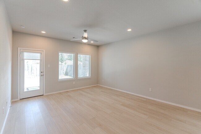 Building Photo - 9327 Colonial Bent Pl
