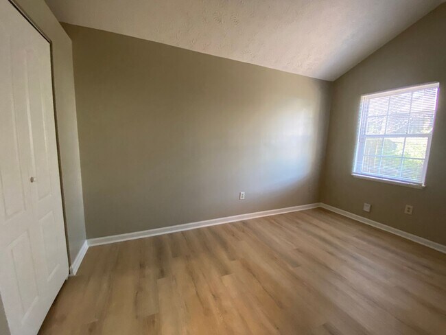 Building Photo - Ready for you!