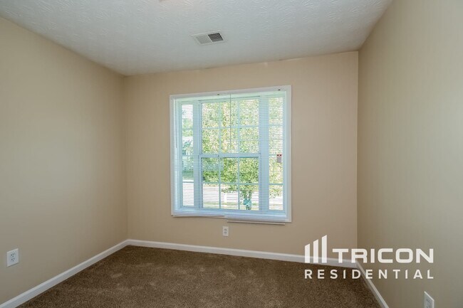 Building Photo - 195 Shadowbrook Dr