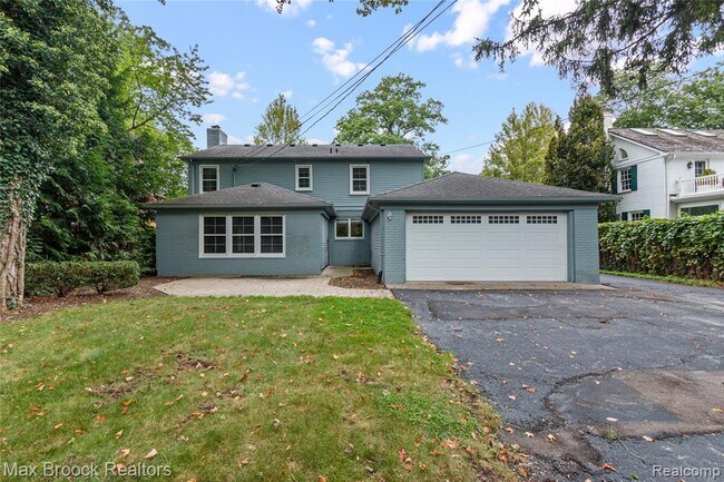 Building Photo - 600 Westwood Dr
