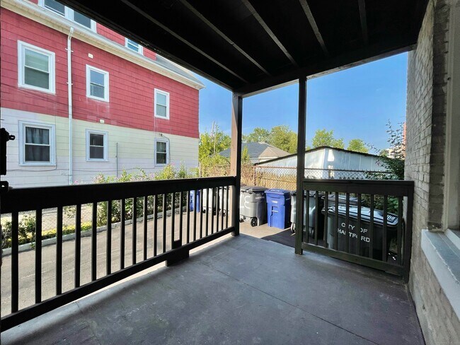 Building Photo - 178 Roosevelt St