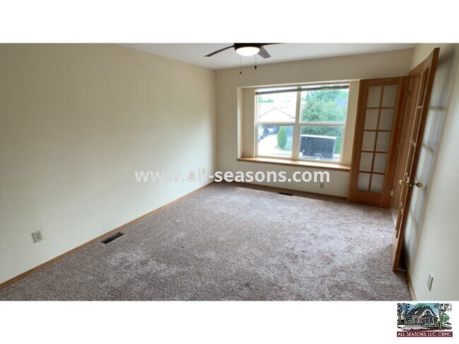 Building Photo - Don't miss this fabulous opportunity in Ch...