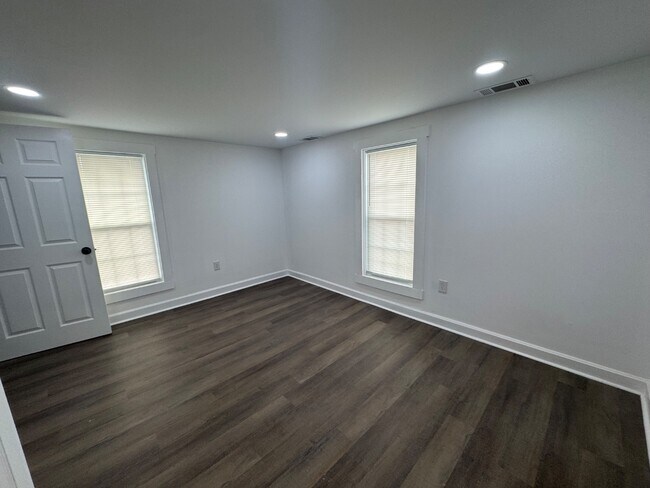 Building Photo - 227 Lewis St