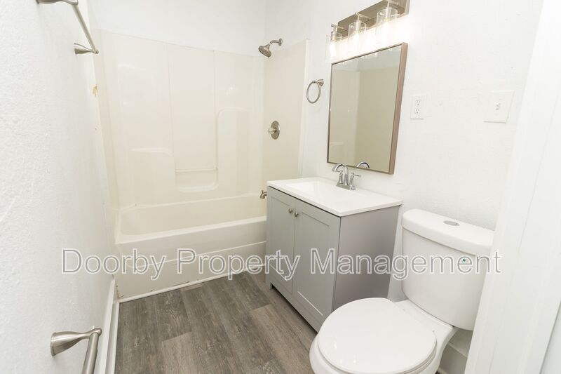 Building Photo - 1203 Rockway Dr