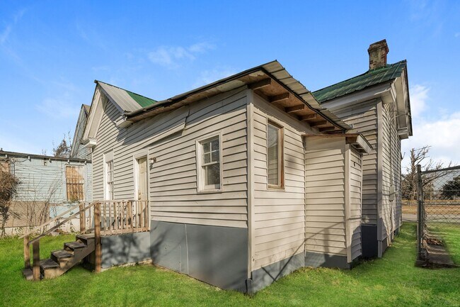 Building Photo - Quaint 2 bedroom located in historic Augusta!