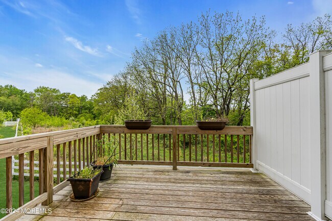 Building Photo - 44 Begonia Ln