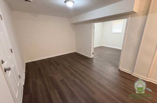 Building Photo - 203 Daisy Dr