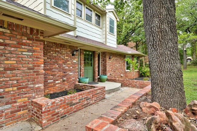 Building Photo - 2429 Cedar Oak Dr