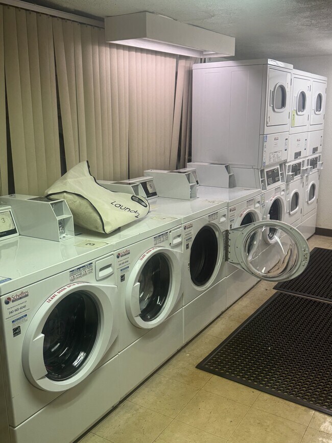 Building Photo - 3901 Tunlaw Rd NW