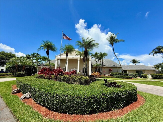 Building Photo - 1044 S Independence Dr