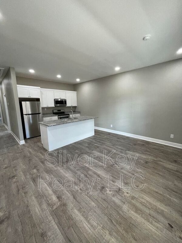 Building Photo - 402 Ingleside Ave
