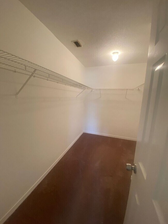 Building Photo - Beautiful 2 Story Home, Centrally Located in a Quiet Neighborhood! *1/2 OFF 1st Month's Rent!*