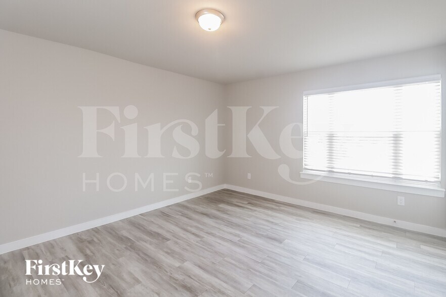 Building Photo - 334 Niki Dr