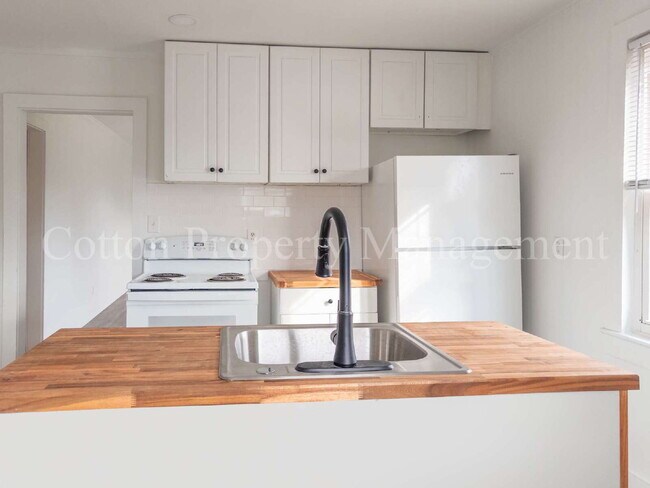 Building Photo - 417 N 13th St