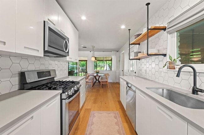 Building Photo - 3207 Carol Ann Dr