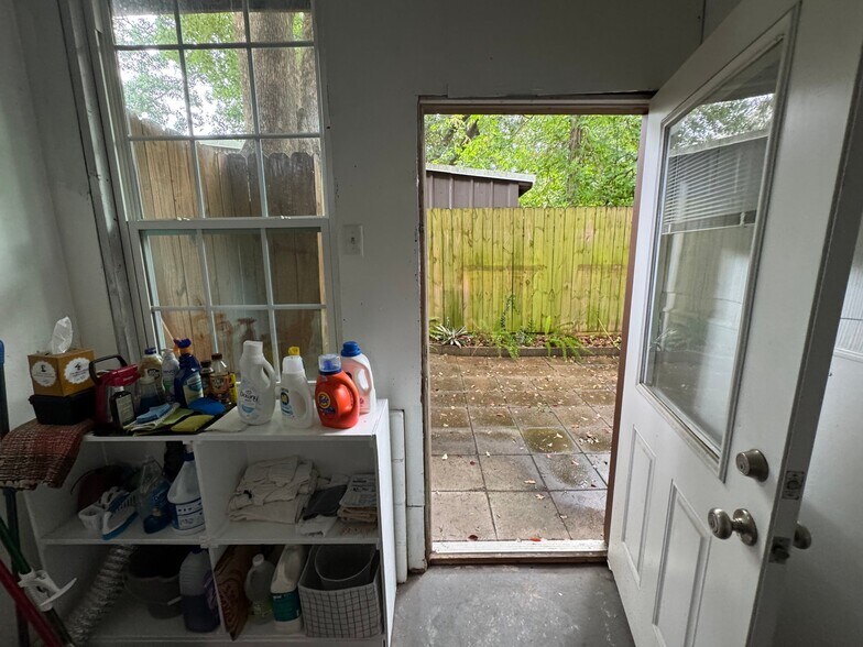 Building Photo - 317 Metairie Heights Ave