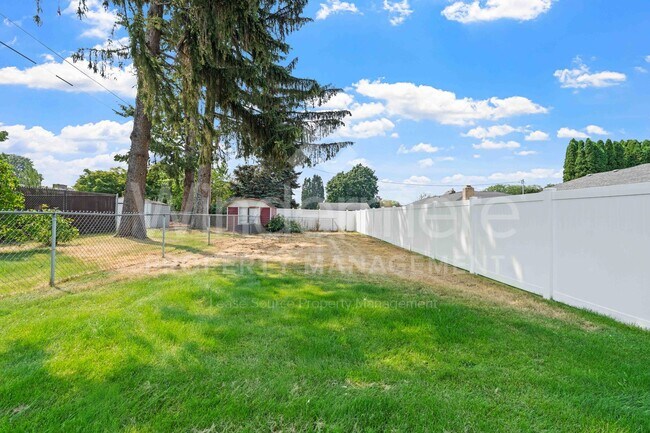 Building Photo - 906 S McDonald Rd