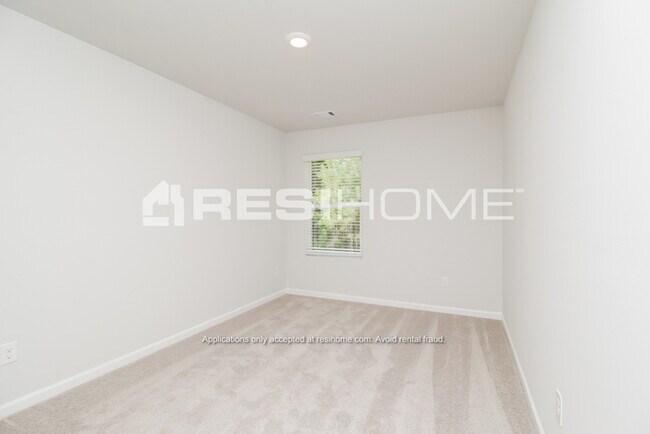 Building Photo - 451 Oakwood Dr NW