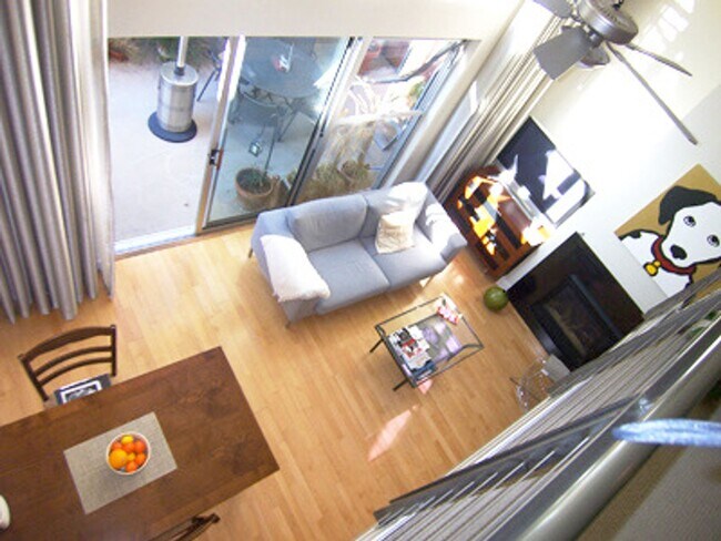 Building Photo - Epic REA/Azari PM: Private Oasis, 1 BR/ 1....