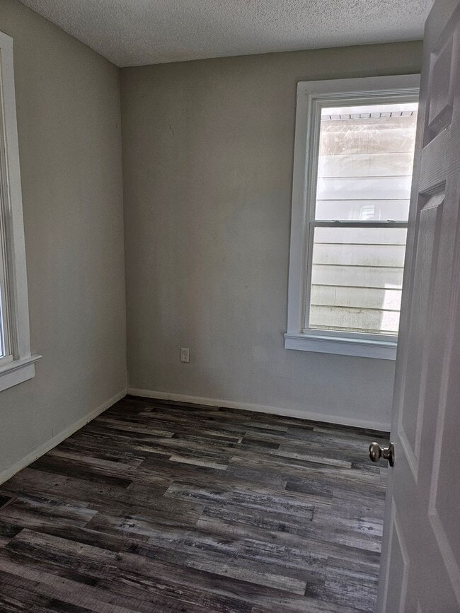 Building Photo - 3 Bed/1bath