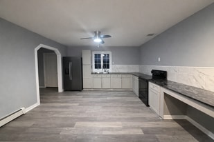 Building Photo - 325 Richfield St