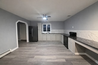 Building Photo - 325 Richfield St