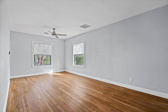 Building Photo - 10302 Aspen St