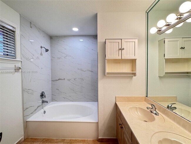 Building Photo - 7733 SW 94th Ln