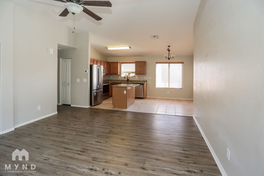 Building Photo - 41613 W Sunland Dr