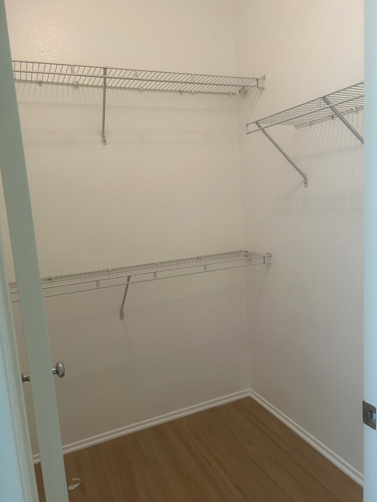 MASTER WALK-IN - 27288 Riverview Ln