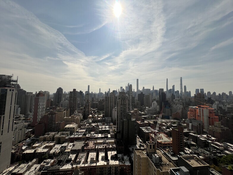 Building Photo - 301 E 79th St